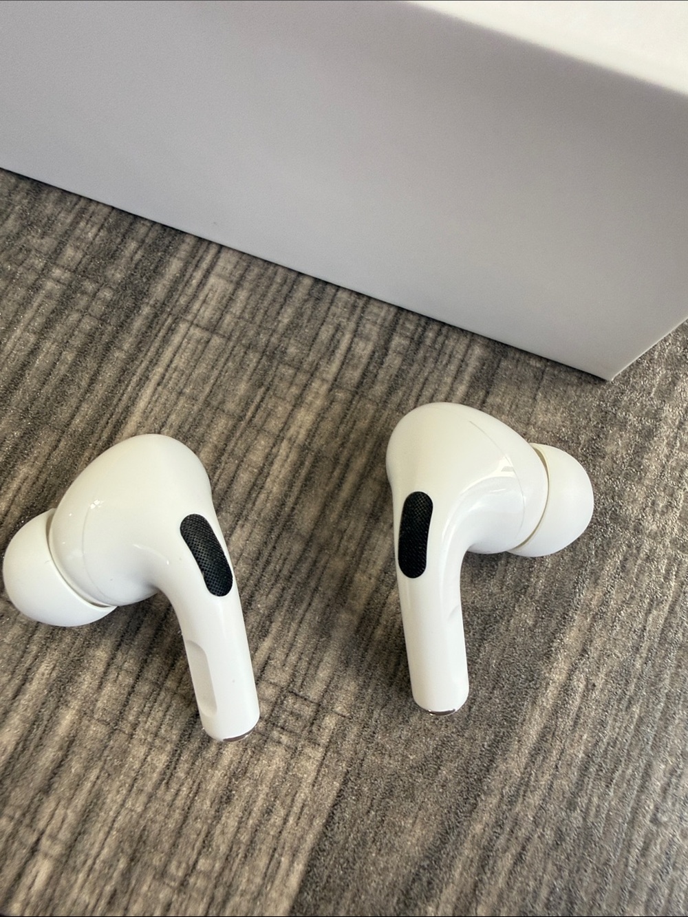 Apple AirPods Pro 1st Generation Wireless Earbuds & Wireless Charging Case - Picture 11 of 14